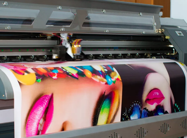 Широкоформатная печать рекламного баннера