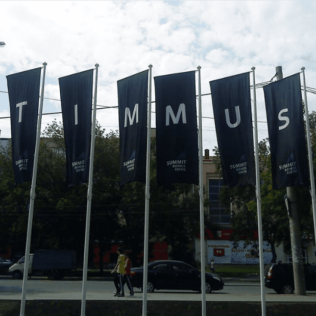 Название компании по букве на каждый флаг в Москве